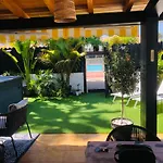 Oasis Beach Holiday Home With Jacuzzi